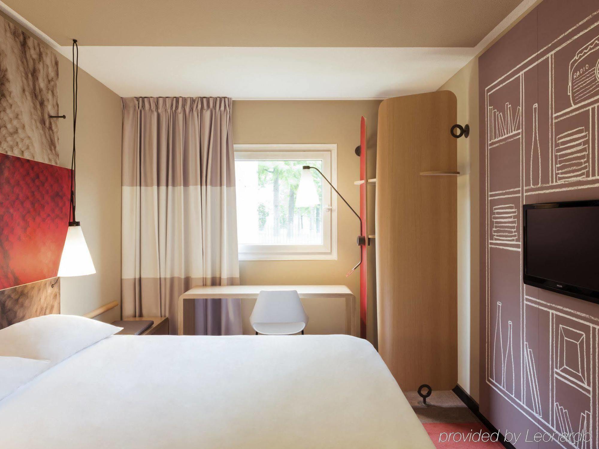 Hotel Ibis Paris Le Bourget 3*